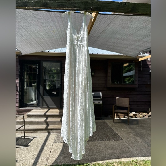 David’s Bridal soft white A line all over lace square back wedding dress. - Picture 3 of 10